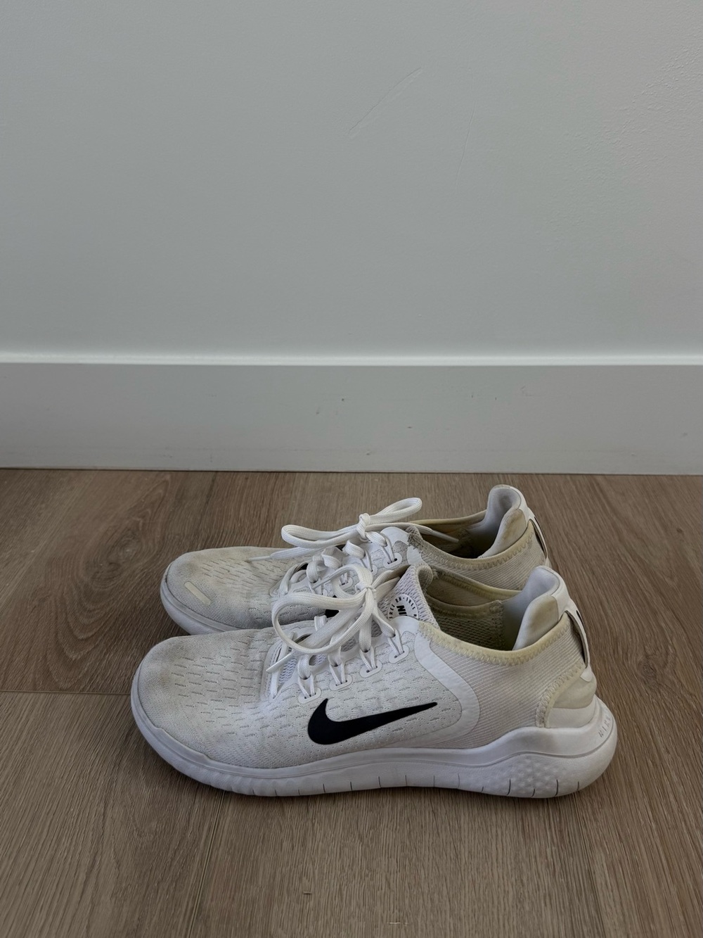 White Nike free runs